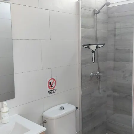 아파트 Spacious In With Terrace 아리에타